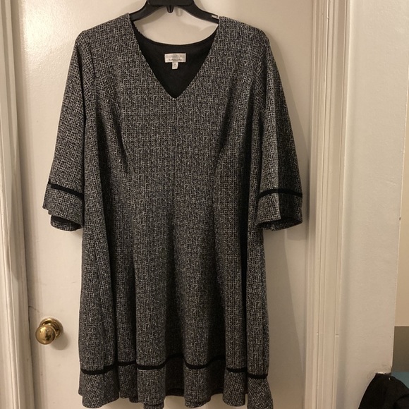 Signature by Robbie Bee plus size dress - Picture 2 of 3